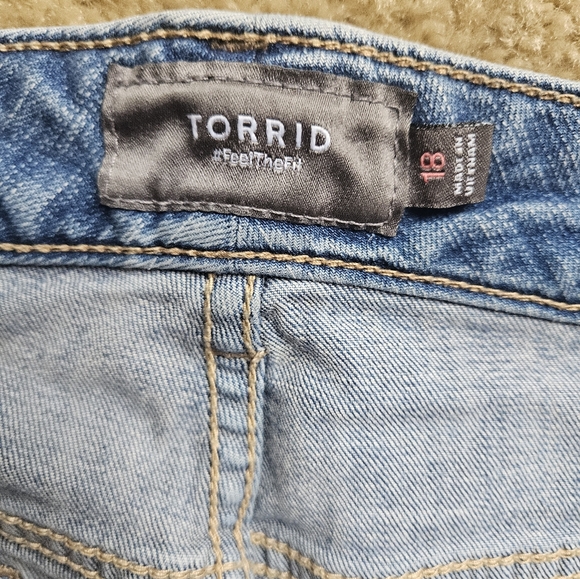 Women's shorts - Picture 3 of 3